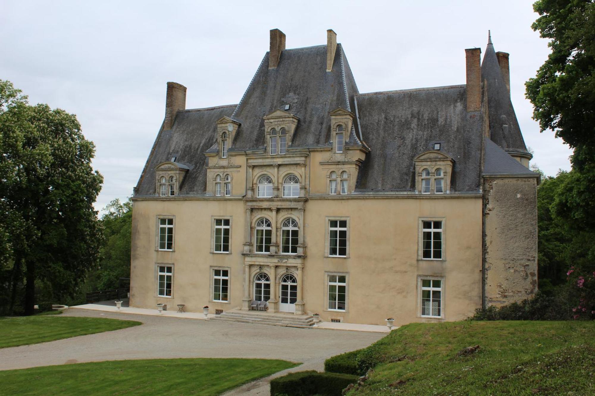 Chateau de la Lucazière Mont-Saint-Jean  Esterno foto