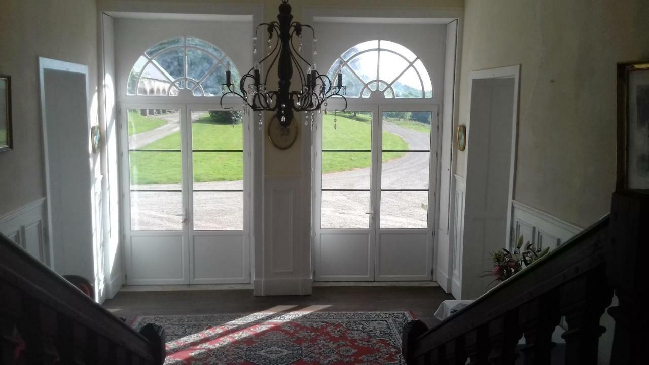 Chateau de la Lucazière Mont-Saint-Jean  Esterno foto